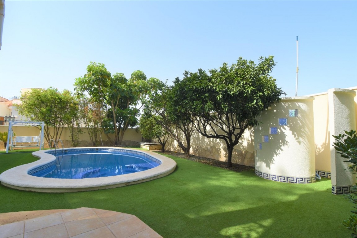 Villa i Ciudad Quesada, Alicante, Spanien 5 sovrum, 360 kvm. Nr. 125951