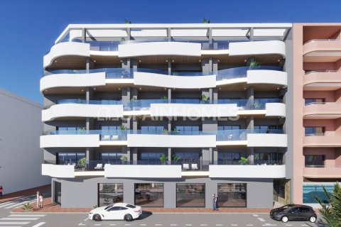 Apartamento en venta en Torrevieja, Alicante, España 2 dormitorios, 57 m2 No. 121208 - foto 3