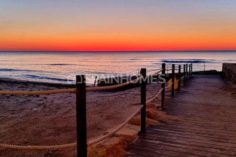 Penthäuser zum Verkauf in Torrevieja, Alicante, Spanien 2 Schlafzimmer, 53 m2 Nr. 121209 - Foto 14