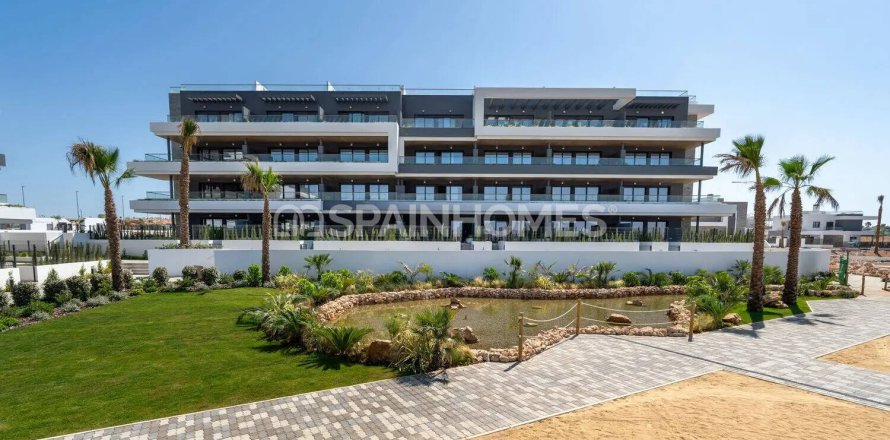 Apartment in Torrevieja, Alicante, Spain 2 bedrooms, 72 sq.m. No. 121215