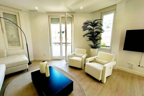 Dzīvoklis pārdošanā Madrid, Spānijā 2 istabas, 110 m2 Nr. 129268 - attēls 2