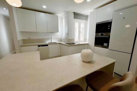 Dzīvoklis pārdošanā Madrid, Spānijā 2 istabas, 110 m2 Nr. 129268 - attēls 7