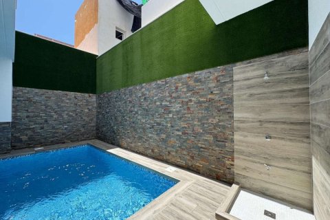 Huoneisto myytävänä Torrevieja, Alicante, Espanja, 2 makuuhuonetta, 132 m2 No. 131591 - kuva 24