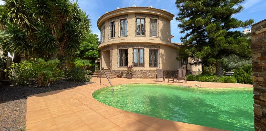 Вилла в Сьюдад Кесада, Аликанте, Испания 5 спален, 300м2 №122564