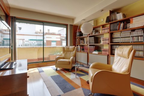 Penthouse for sale Madrid, Spain 3 bedrooms, 136 sq.m. No. 120478 - photo 1
