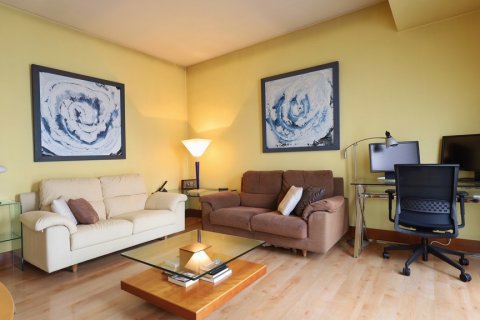 Penthouse for sale Madrid, Spain 3 bedrooms, 136 sq.m. No. 120478 - photo 16