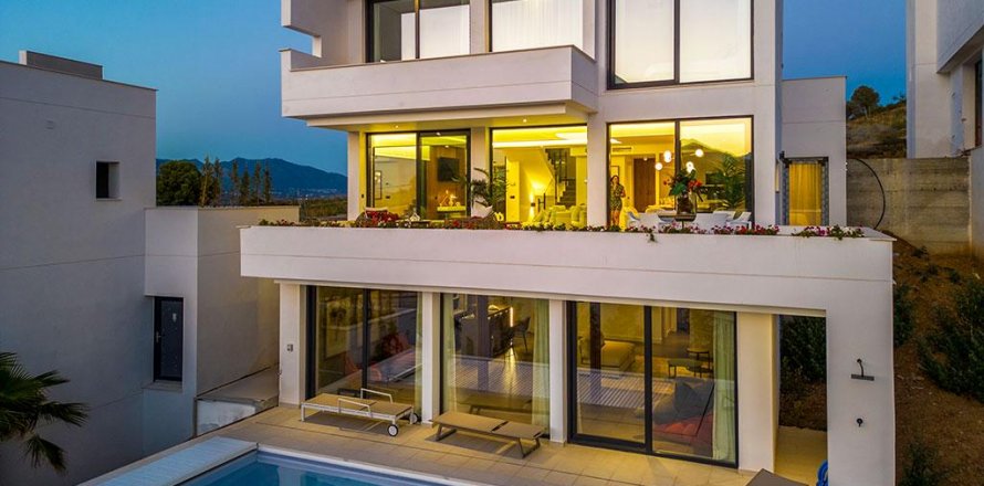 Villa Mijas Costa, Malaga, Spagna 3 camere da letto, 462.31 mq. N° 129800