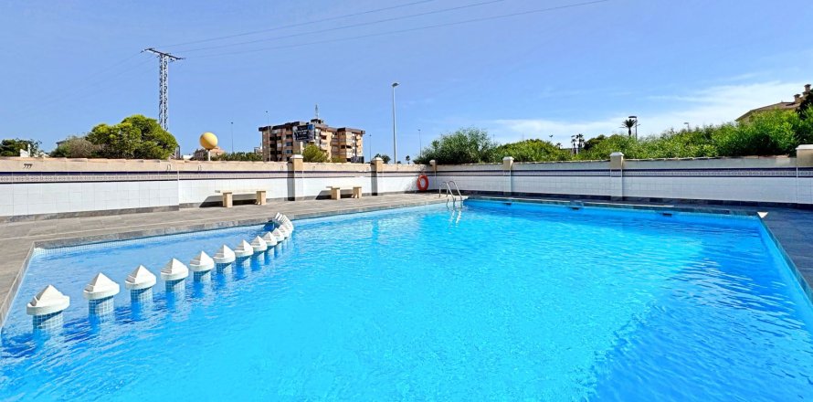 Apartment à La Zenia, Alicante, Espagne 2 chambres, 64 m2 No. 131925