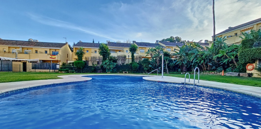 Rindu māja Estepona, Malaga, Spānijā 3 istabas, 132 m2 Nr. 130718