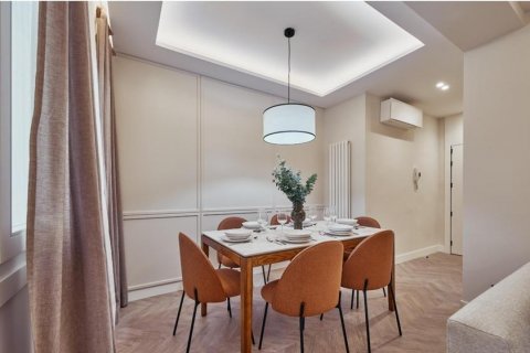 Apartment for sale Madrid, Spain 3 bedrooms, 141 sq.m. No. 130638 - photo 8