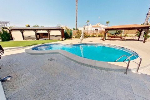 Dzīvoklis pārdošanā Torrevieja, Alicante, Spānijā 4 istabas, 163 m2 Nr. 130640 - attēls 1