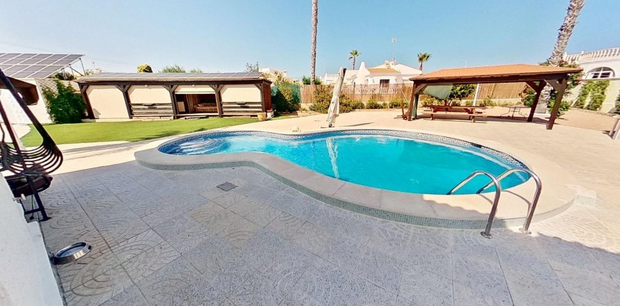Dzīvoklis Torrevieja, Alicante, Spānijā 4 istabas, 163 m2 Nr. 130640