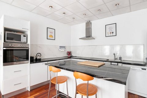 Продажа квартиры Барселона, Испания 2 спальни, 115м2 №132835 - фото 5