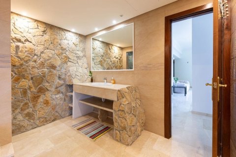 Villa for rent Santa Ponsa, Mallorca, Spain 4 bedrooms, 350 sq.m. No. 132845 - photo 18
