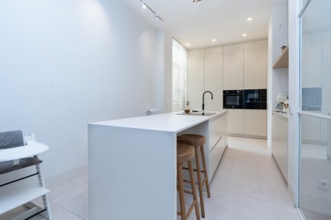 Apartment for sale Madrid, Spain 3 bedrooms, 175 sq.m. No. 122442 - photo 14