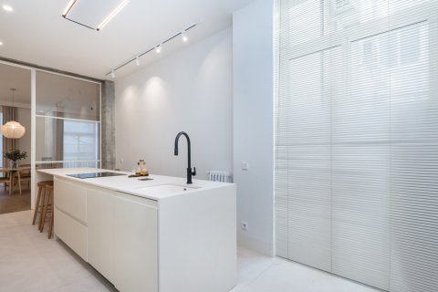 Apartment for sale Madrid, Spain 3 bedrooms, 175 sq.m. No. 122442 - photo 12