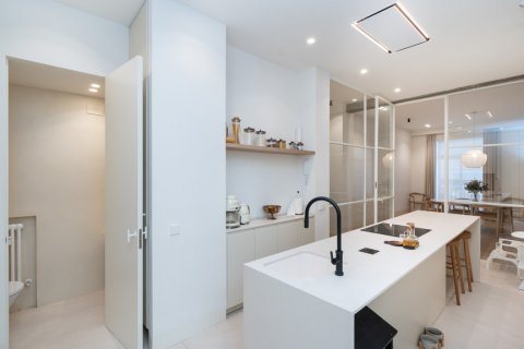 Apartment for sale Madrid, Spain 3 bedrooms, 175 sq.m. No. 122442 - photo 11