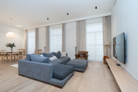Apartment for sale Madrid, Spain 3 bedrooms, 175 sq.m. No. 122442 - photo 2