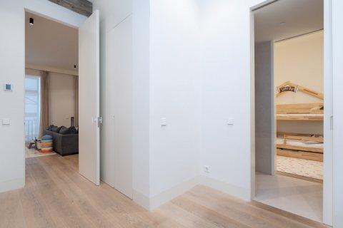 Apartment for sale Madrid, Spain 3 bedrooms, 175 sq.m. No. 122442 - photo 28
