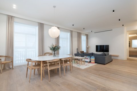 Apartment for sale Madrid, Spain 3 bedrooms, 175 sq.m. No. 122442 - photo 1