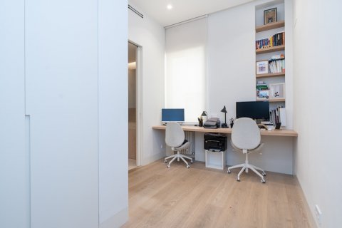 Apartment for sale Madrid, Spain 3 bedrooms, 175 sq.m. No. 122442 - photo 29