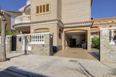 Villa for sale Almenara, Castellon, Spain 5 bedrooms, 265 sq.m. No. 131323 - photo 3