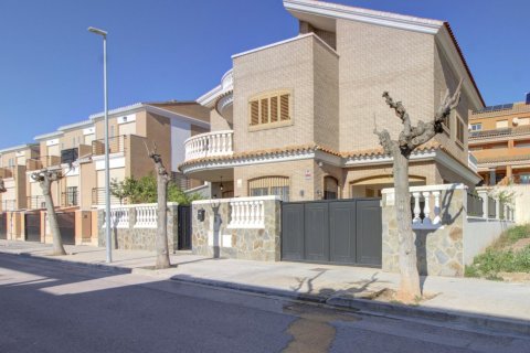 Villa for sale Almenara, Castellon, Spain 5 bedrooms, 265 sq.m. No. 131323 - photo 4