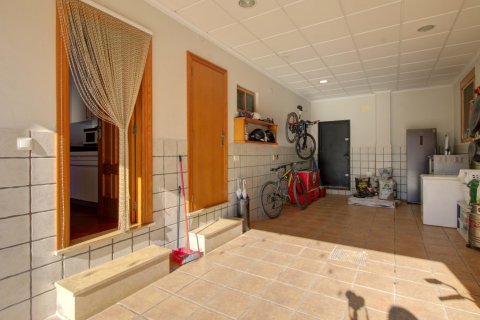 Villa for sale Almenara, Castellon, Spain 5 bedrooms, 265 sq.m. No. 131323 - photo 9