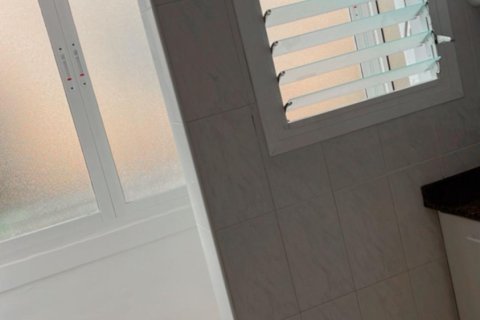 Huoneisto myytävänä Alicante, Espanja, 2 makuuhuonetta, 81 m2 No. 127295 - kuva 11