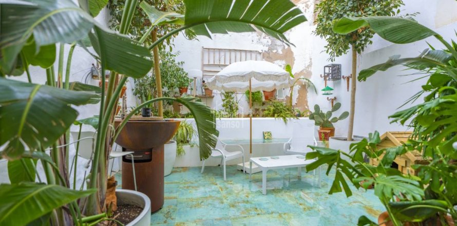 Townhouse Mahon, Menorca, Spain 2 bedrooms, 212 sq.m. No. 128010