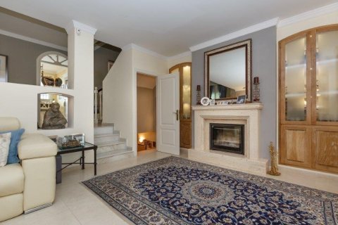 House for sale Nueva Andalucia, Malaga, Spain 5 bedrooms, 323.25 sq.m. No. 122094 - photo 6