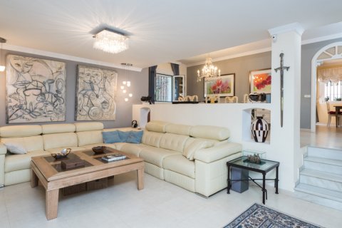 House for sale Nueva Andalucia, Malaga, Spain 5 bedrooms, 323.25 sq.m. No. 122094 - photo 20