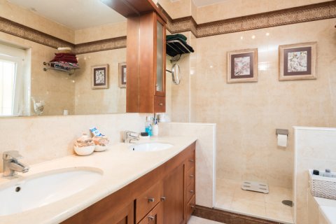 House for sale Nueva Andalucia, Malaga, Spain 5 bedrooms, 323.25 sq.m. No. 122094 - photo 26