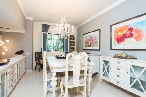 House for sale Nueva Andalucia, Malaga, Spain 5 bedrooms, 323.25 sq.m. No. 122094 - photo 22