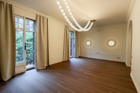 Apartment à vendre Barcelona, Espagne, 4 pièces, 200 m2 No. 122106 - photo 3