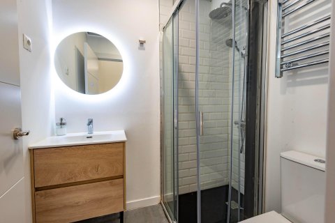 Продажа квартиры в Мадрид, Испания 2 спальни, 60м2 №120055 - фото 12