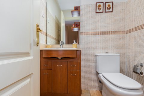 House for sale Madrid, Spain 5 bedrooms, 186 sq.m. No. 122370 - photo 19