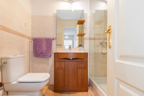 House for sale Madrid, Spain 5 bedrooms, 186 sq.m. No. 122370 - photo 4