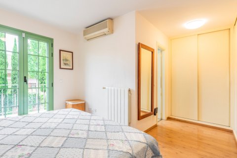 House for sale Madrid, Spain 5 bedrooms, 186 sq.m. No. 122370 - photo 15