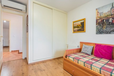 House for sale Madrid, Spain 5 bedrooms, 186 sq.m. No. 122370 - photo 9