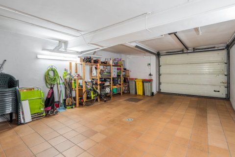 House for sale Madrid, Spain 5 bedrooms, 186 sq.m. No. 122370 - photo 30
