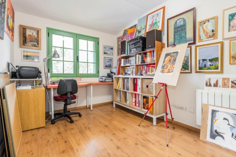 House for sale Madrid, Spain 5 bedrooms, 186 sq.m. No. 122370 - photo 2