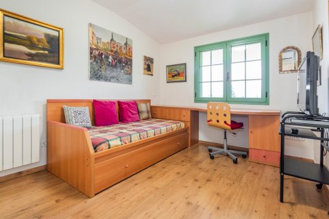 House for sale Madrid, Spain 5 bedrooms, 186 sq.m. No. 122370 - photo 7