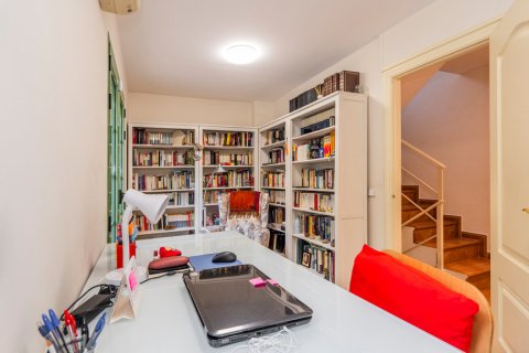 House for sale Madrid, Spain 5 bedrooms, 186 sq.m. No. 122370 - photo 12