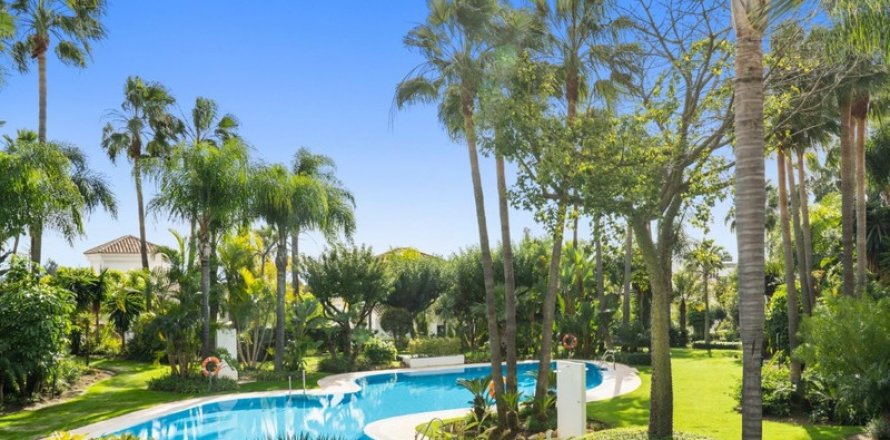 Villa Marbella, Malaga, Espagne 5 chambres, 573 m2 No. 127488