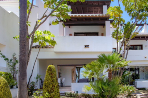 Kaupunkipientalo myytävänä Benahavis, Malaga, Espanja, 3 makuuhuonetta, 180 m2 No. 127487 - kuva 26