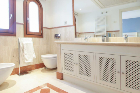 Kaupunkipientalo myytävänä Benahavis, Malaga, Espanja, 3 makuuhuonetta, 180 m2 No. 127487 - kuva 9