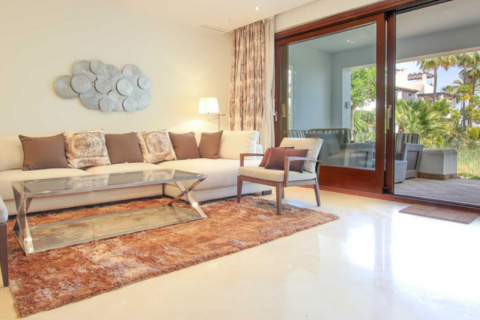 Kaupunkipientalo myytävänä Benahavis, Malaga, Espanja, 3 makuuhuonetta, 180 m2 No. 127487 - kuva 25