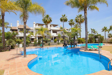 Kaupunkipientalo myytävänä Benahavis, Malaga, Espanja, 3 makuuhuonetta, 180 m2 No. 127487 - kuva 1