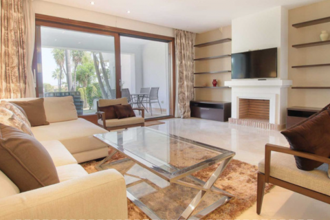 Kaupunkipientalo myytävänä Benahavis, Malaga, Espanja, 3 makuuhuonetta, 180 m2 No. 127487 - kuva 15